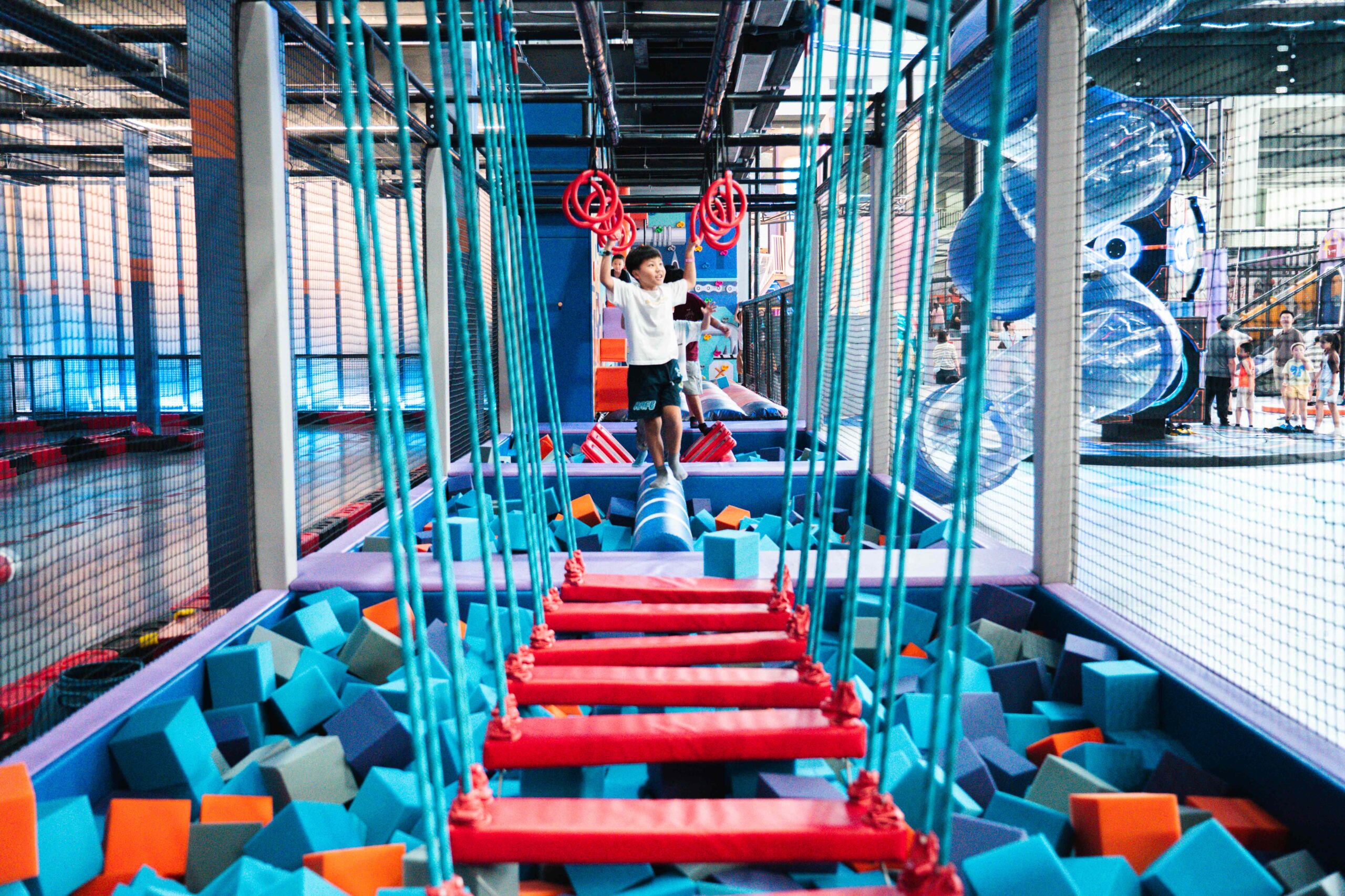 How much does it cost to invest in a 2000 square tide toy sports hall？